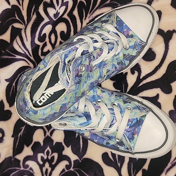 🌼🌺🌸basically new. Chucks❤️❤️ both EACH■■■■■ for sale SEPARATE 🛍🛍 - Picture 2 of 12